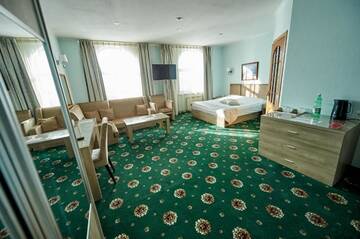 Фото номера Стандартный двухместный люкс с 1 кроватью Гостиница Imperial Palace Hotel г. Южно-Сахалинск 17