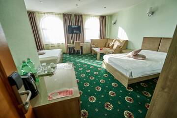 Фото номера Двухместный номер с 2 отдельными кроватями Гостиница Imperial Palace Hotel г. Южно-Сахалинск 4