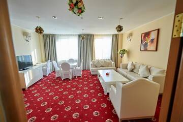 Фото номера Апартаменты с 1 спальней Гостиница Imperial Palace Hotel г. Южно-Сахалинск 9
