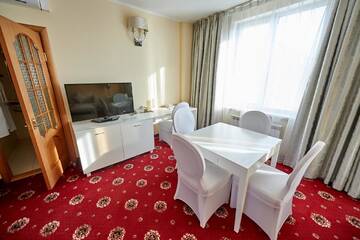 Фото номера Апартаменты с 1 спальней Гостиница Imperial Palace Hotel г. Южно-Сахалинск 6