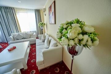 Фото номера Апартаменты с 1 спальней Гостиница Imperial Palace Hotel г. Южно-Сахалинск 12