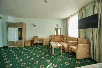 Фото номера Стандартный двухместный люкс с 1 кроватью Гостиница Imperial Palace Hotel г. Южно-Сахалинск 8