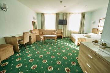 Фото номера Стандартный двухместный люкс с 1 кроватью Гостиница Imperial Palace Hotel г. Южно-Сахалинск 2