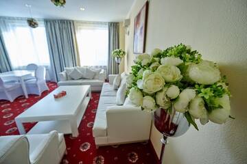 Фото номера Апартаменты с 1 спальней Гостиница Imperial Palace Hotel г. Южно-Сахалинск 13